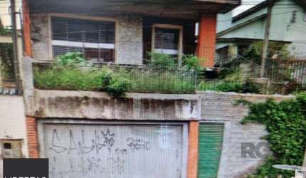 Casa no bairro Medianeira de 4 dormitórios