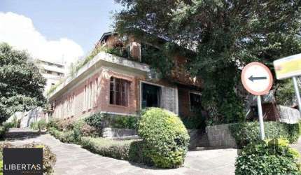Libertas aluga Casa de 04 dormitórios, uma suíte ,234m² bairro Petrópolis/Palegre.