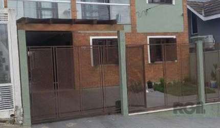 Casa sobrado no Verdes Campos de 3 dormitórios e 4 vagas