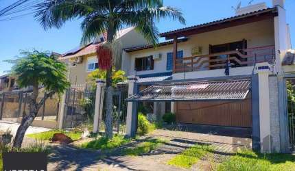 lindíssima e confortável casa com 3 quartos, piscina e 3 vagas no Parque Santa Fé em Porto Alegre!