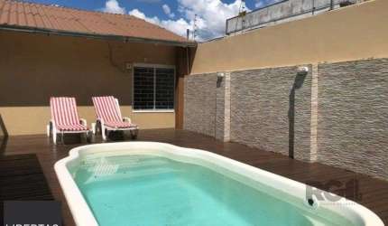 Casa com 3 dormitórios no bairro Rubem Berta