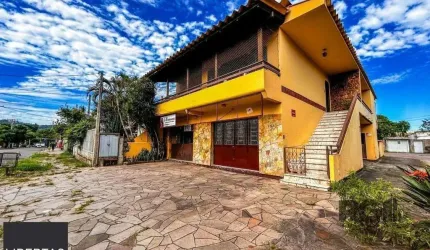Casa com 2 salas comerciais, 3 quartos, vaga de garagem churrasqueira, suíte, no bairro Cavalhada, Porto Alegre/RS