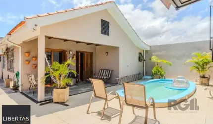 Casa 3 dormitórios I Suíte Master I vaga p/5 carros I Bairro Cavalhada