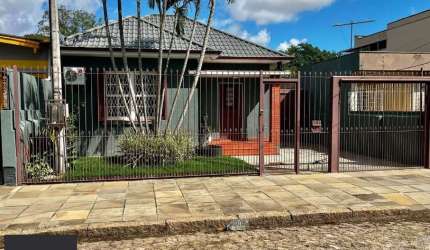 Casa toda reformada, 135 m² de área construída, churrasqueira e piscina