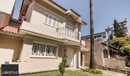 Casa no Bairro Higienópolis  3 dormitórios  2 suites 4 garagens