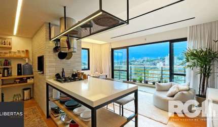 Apartamento de 72 m2 para alugar com 1 suíte, banheiro social com depósito e 2 vagas, finamente mobiliado e decorado.