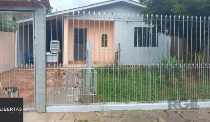 Casa de 2 dormitórios no bairro Rubem Berta