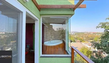 Excelente casa 03 dormitórios sendo 01 suíte com jacuzzi, 03 banheiros,  03 vagas, próxima a Av. Vicente Montéggia