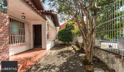 Casa de 4 dormitórios, no bairro Medianeira