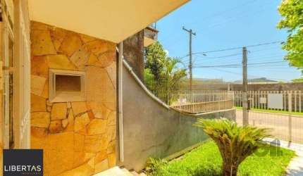 Casa de 3 dormitórios no bairro Rubem Berta