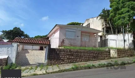 Terreno com casa com 3 quartos, vaga de garagem, no bairro Ipanema, Porto Alegre/RS