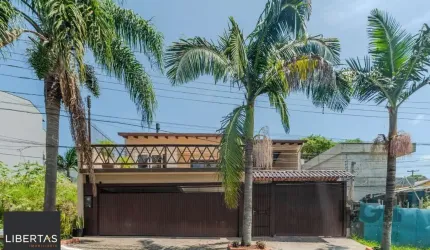 Excelente casa a venda no bairro Ipanema, 3 dormitórios com suíte e 8 vagas de garagem!