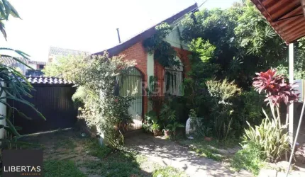 Casa para Venda - 250m²,  com  3 dormitórios, 1 suíte, sala ampla, copa cozinha, churrasqueira, lareira, banheiro social, dependência de empregada, 3 vagas - Medianeira