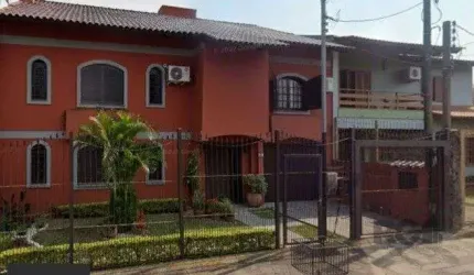 Casa de 04 dormitórios sendo 02 suíte com 03 pavimentos e 03 vagas de garagem.