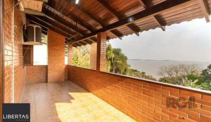 Casa para Venda - 220m², 3 dormitórios, sendo 2 suites, 5 vagas - Espirito Santo