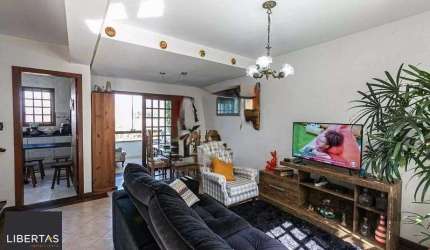 Casa com 161m² e 3 dormitórios com suíte, piscina no bairro Espírito Santo em PORTO ALEGRE