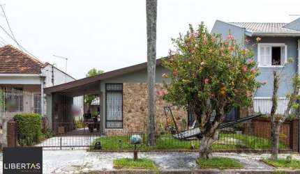 Casa térrea, 3 quartos, 2 banheiros, com pátio no Bairro Cavalhada