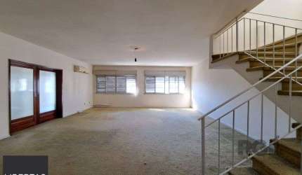 Vendo excelente cobertura com vista cinematografia, no Bairro Floresta.