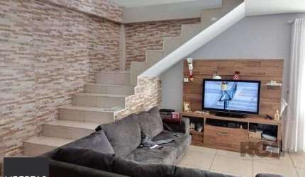 Casa de 191m² com 4 dormitórios, churrasqueira e piscina.