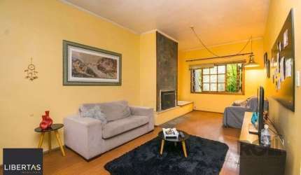 Excelente casa de 354m² com 5 dormitórios e 8 vagas.