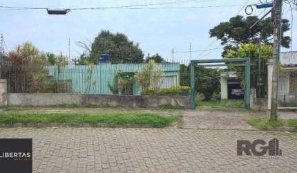 Casa térrea, 3 quartos, amplo pátio - Bairro Santa Tereza