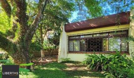casa à venda no bairro Menino Deus em Porto Alegre. Com 160m² de área privativa