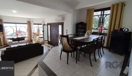 Sobrado, 5 quartos, 2 suites, pátio, 3 vagas - Bairro Vila Nova