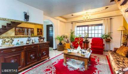 Casa para Venda - 231.27m², 3 dormitórios, sendo 1 suites, 3 vagas - Cristal