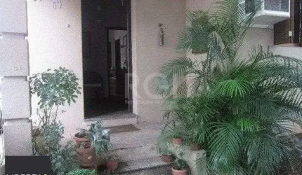 Casa para Venda - 137m², 1 dormitório, sendo 1 suites, 4 vagas - Floresta