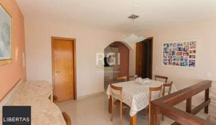 Ampla cobertura com 3 quartos, sendo  2 suítes no bairro São João , próximo ao Bourbon Assis Brasil