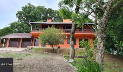 Sobrado para Venda - 200m², 3 dormitórios, sendo 1 suites, 3 vagas - Belém Novo