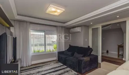 Casa à venda - 230m², 4 quartos, sendo 2 suítes, churrasqueira,  piscina e 03 vagas de garagem