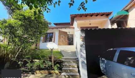 Casa para Venda - 122m², 5 dormitórios, sendo 2 suites, 2 vagas - Teresópolis