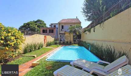 Casa para Venda - 240m², 5 dormitórios, sendo 1 suites, 3 vagas - Menino Deus