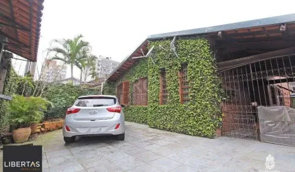 Casa para Venda - 381m², 3 dormitórios, sendo 1 suites, 4 vagas - Tristeza