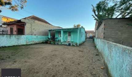 Casa para Venda - 482m², 3 dormitórios, 3 vagas - Camaquã, Porto Alegre
