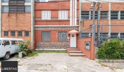 Casa para Venda - 232m², 3 dormitórios, 2 vagas - Navegantes