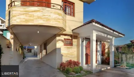 Casa para Venda - 293.76m², 3 dormitórios, sendo 1 suites, 6 vagas - Guarujá