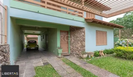 Casa para Venda - 180m², 3 dormitórios, sendo 1 suites, 2 vagas - Guarujá