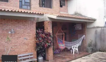 Casa para Venda - 238m², 4 dormitórios, sendo 1 suites, 2 vagas - Medianeira