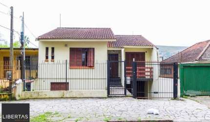 Casa para Venda - 150m², 4 dormitórios, sendo 1 suites, 5 vagas - Teresópolis