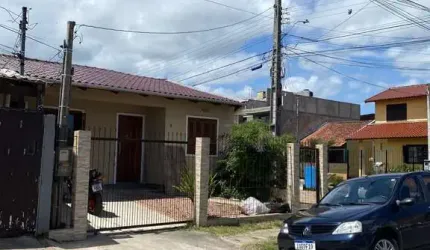 Casa no bairro Hípica - 2 dormitórios