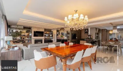 Apartamento com 209 m² privativos sendo 3 suítes, 4 elevadores, 3 vagas de garagens, à venda no bairro Higienópolis