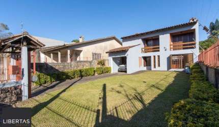 Casa para Venda - 300m², 3 dormitórios, sendo 1 suites, 4 vagas - Tristeza