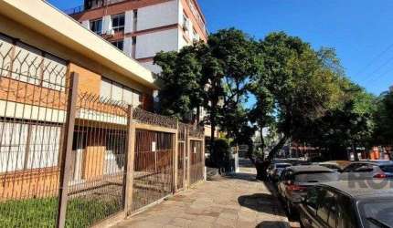 EXCELENTE CASA COMERCIAL NA RUA LIBERDADE PRÓXIMO GOETHE, ZAFARI E PARCÃO  QUASE 304 m²
