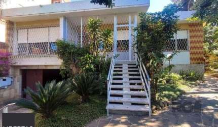 Excelente casa de 290m² com 4 dormitórios e 4 vagas