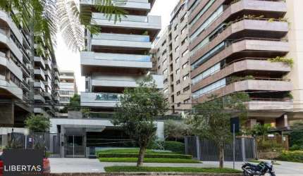 Apartamento mobiliado, com cerca de 256,42m² privativos e com 3 suítes,