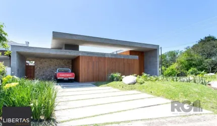 A Casa Le Mans, uma residência térrea de esquina com 389,48m2 de área coberta
