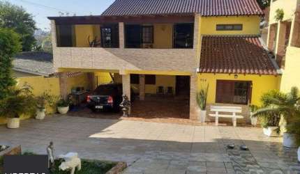 Casa para Venda - 300m², 3 dormitórios, sendo 1 suites, 5 vagas - Partenon