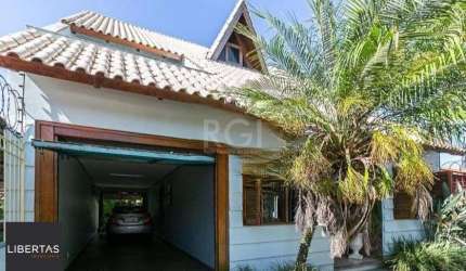 Casa para Venda - 336m², 4 dormitórios, sendo 1 suites, 2 vagas - Camaquã